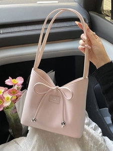 Sac seau bandoulière minimaliste rose clair avec nœud et double bandoulière