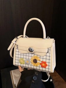 Sac à main blanc minimaliste avec motif à carreaux et broderies de fleurs colorées