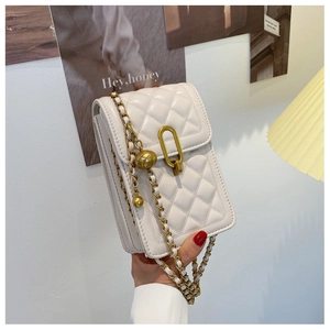 Detail of white quilted crossbody bag with golden chain and adjustable gold ball slider