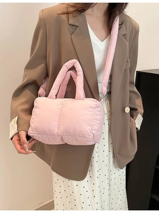 Sac cabas rose matelassé avec poignée rembourrée et large bandoulière de style décontracté