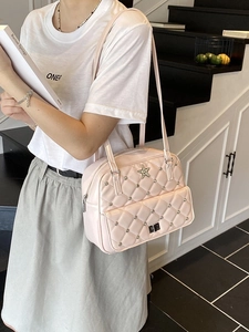 Women Quilted PU Leather Tote Bag Fashion Rivet Star Decor Large Capacity Shoulder Backpack Casual Daily Travel Handbag