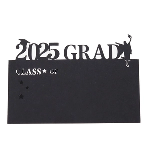 Segnaposto laurea 2025 con silhouette 3D tocco accademico per tavoli da festa