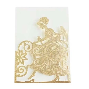 Carte d'invitation de mariage dorée pailletée avec motif fille découpé au laser