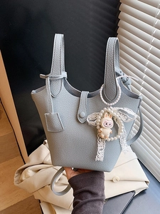Women Lychee PU Leather Bucket Bag with Artificial Pearl Lace Rabbit Charm Versatile Crossbody Handbag for Commuting Fashion Shoulder Bag