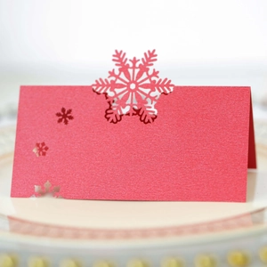 Marque-place flocon de neige rouge découpé au laser pour décoration de table de Noël