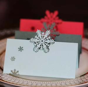 Marque-place de Noël avec flocon découpé au laser en papier perlé brillant