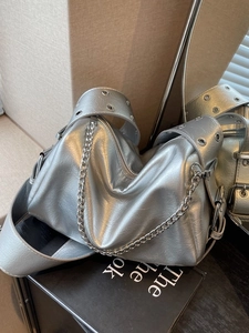 Metallic PU Leather Underarm Bag For Women Wrinkled Pillow Bag With Silver Chain Eyelet Wide Strap Daily Shoulder Bag
