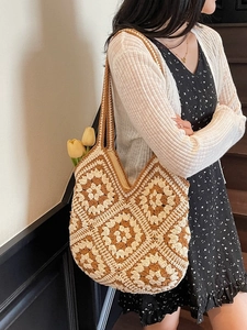 Sac cabas ethnique au crochet style Granny Square crème et marron avec fleurs