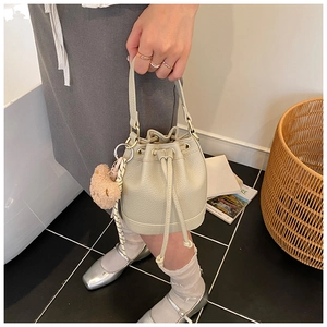Creamy white bucket bag with lychee pattern leather and cute brown bear pendant