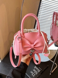 Sac Seau Vintage en Cuir PU à Nœud Papillon pour Femme Design de Niche Sac à Main à Cordon de Serrage Doux Sac à Bandoulière avec Pendentif Cœur