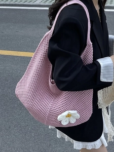 Sac fourre-tout rose en tricot avec marguerite 3D pour plage d'été et porté épaule