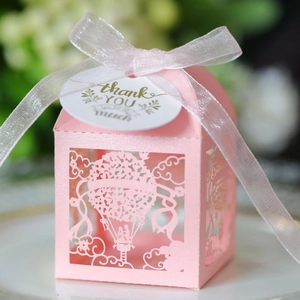 Rosafarbene Laser-Cut Heißluftballon Geschenkbox mit weißem Band und Dankeschön-Anhänger