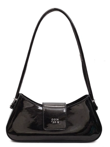Sac baguette élégant en cuir verni noir avec logo argenté et silhouette courbe minimaliste