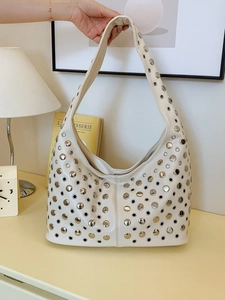 Sac Hobo à Rivets Punk pour Femmes Grande Capacité Sac à Bandoulière Sous le Bras Cuir PU Sac Seau Clouté Argent Mode