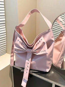 Damen Mode Glänzend PU Leder Tote Bag Große Schleife Metall Nieten Trend Schultertasche Casual Große Kapazität Handtasche