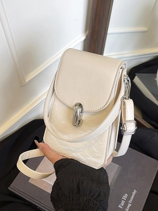Mini sac bandoulière crème avec motif marbré et boucle métallique argentée