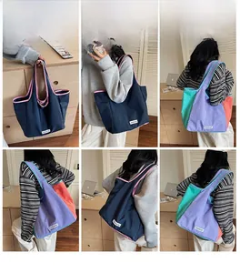 Detailansicht der großen Canvas-Tragetaschen in Colorblock- und Navy-Pink-Varianten