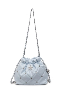 Sac seau matelassé bleu clair avec étoile en strass et bandoulière en chaîne cuir
