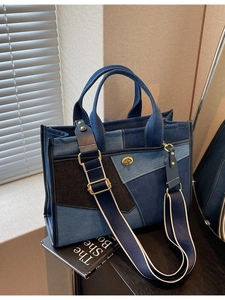 Große Denim-Patchwork-Tragetasche mit Goldschloss und verstellbarem Schultergurt für Damen