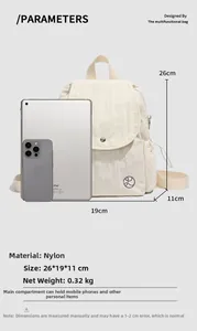 Détail montrant la capacité du sac à dos en nylon léger avec dimensions 26x19x11cm
