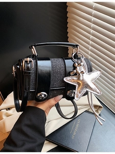 Mini Sac Oreiller pour Femmes en Cuir PU Couleur Contrastée Sac Bandoulière avec Pendentif Étoile Chien Ballon Mode