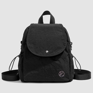 Sac à dos moderne en nylon noir léger avec fermeture à rabat et boucle pour femmes