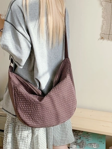 Braune karierte Nylon-Tasche in Halbmondform, große Kapazität, lässige Umhängetasche
