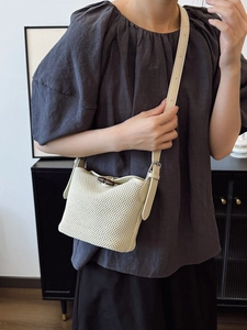 Women Woven Knit Raffia Straw Shoulder Bag Summer Beach Vacation Striped Bucket Bag With Wood Toggle Small Underarm Purse