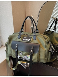 Large capacity army green canvas travel bag with adjustable shoulder strap and badges