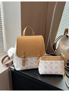 Ensemble Sac à Dos en Cuir PU pour Femmes Grande Capacité Imprimé Ours de Dessin Animé Style Coréen Couleur Contrastée Sac d'École Voyage Avec Pendentif en Peluche