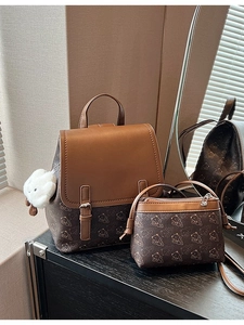 Ensemble sac à dos et bandoulière marron en cuir PU avec motif ours et pompon