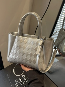 Women Fashion Quilted Rhombic Bucket Bag PU Leather Metallic Versatile Handheld Shoulder Crossbody Bag For Daily Commuting