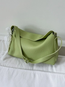 Light green dumpling bag with lychee texture, knot strap and pearl lace pendant