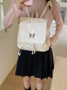 Sac à dos beige chic avec broderie papillon et boucle en métal pour femme