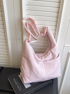 Fashion Pleated Nylon Shoulder Bag For Women Large Capacity Hobo Bag Versatile Commuter Tote Bag Soft Casual Crossbody Bag