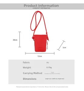Détails du mini sac bandoulière rouge en PU avec dimensions indiquées de 12x5x20cm
