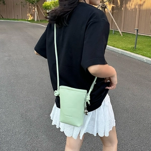 Petit sac à bandoulière vert menthe en cuir PU avec pendentif cœur et bandoulière