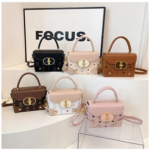 Selección de bolsos bandolera retro con motivos florales en seis colores elegantes