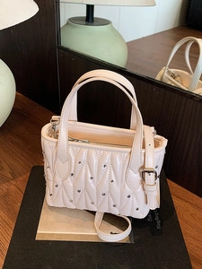 Women Rhinestone Quilted PU Leather Bucket Bag Wavy Matelasse Shoulder Bag Fashion Small Crossbody Chain Bag Versatile Purse