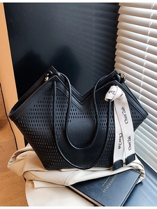 Sac Cabas Grande Capacité Ajouré pour Femmes en Cuir PU Découpe Laser Sac à Épaule Avec Foulard Décontracté Navette Sac à Provisions