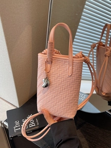 Sac Seau Tissé à la Mode Femmes Luxe en Cuir PU Petit Sac à Main Pendentif en Métal Bandoulière Quotidien