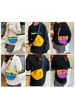 Dettagli della moderna borsa a secchiello in nylon con design color-block alla moda