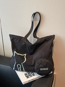Grand sac cabas pliable en nylon noir avec silhouette de chat vert et petit porte-monnaie