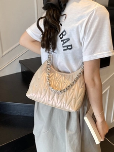 Modische champagnerfarbene Strass-Schultertasche mit silberner Kette für Damen