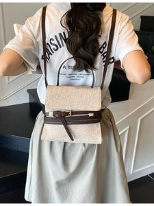 Sac à dos polyvalent en toile et cuir beige et marron avec des bretelles réglables