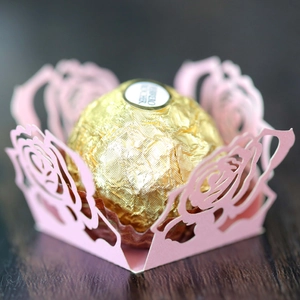 Rosa lasergeschnittene hohle Rosen-Pralinenhülle für Party- und Hochzeitsdekoration