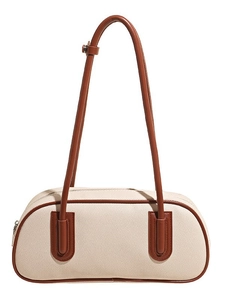 Borsa baguette in tela beige con finiture in pelle marrone e tracolla lunga sottile