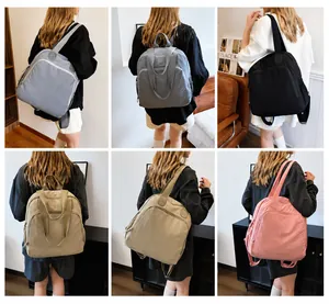 Mochila multifuncional de nailon en seis colores mostrada en una modelo femenina