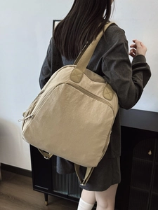 Mochila multifuncional de nailon beige para mujer con gran capacidad y asa lateral