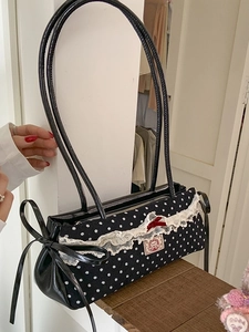 Sac à bandoulière noir à pois avec dentelle blanche et petit nœud rouge pour femme